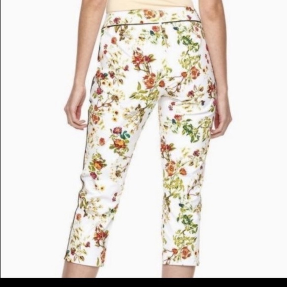 Disney Alice in Wonderland Womens Floral Stretch Capri Pants